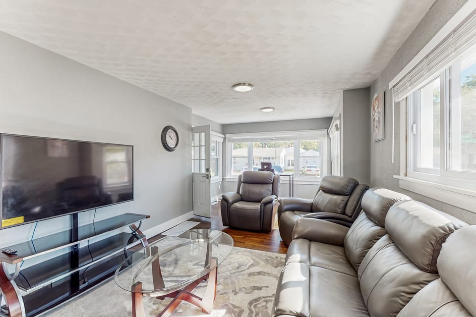 Near Beach! Group-Friendly Michigan City Retreat House in Michigan City