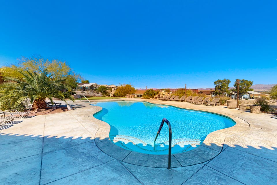 Pool & Hot Tub Access: 'Lake Havasu Lakehouse' House in Southern California