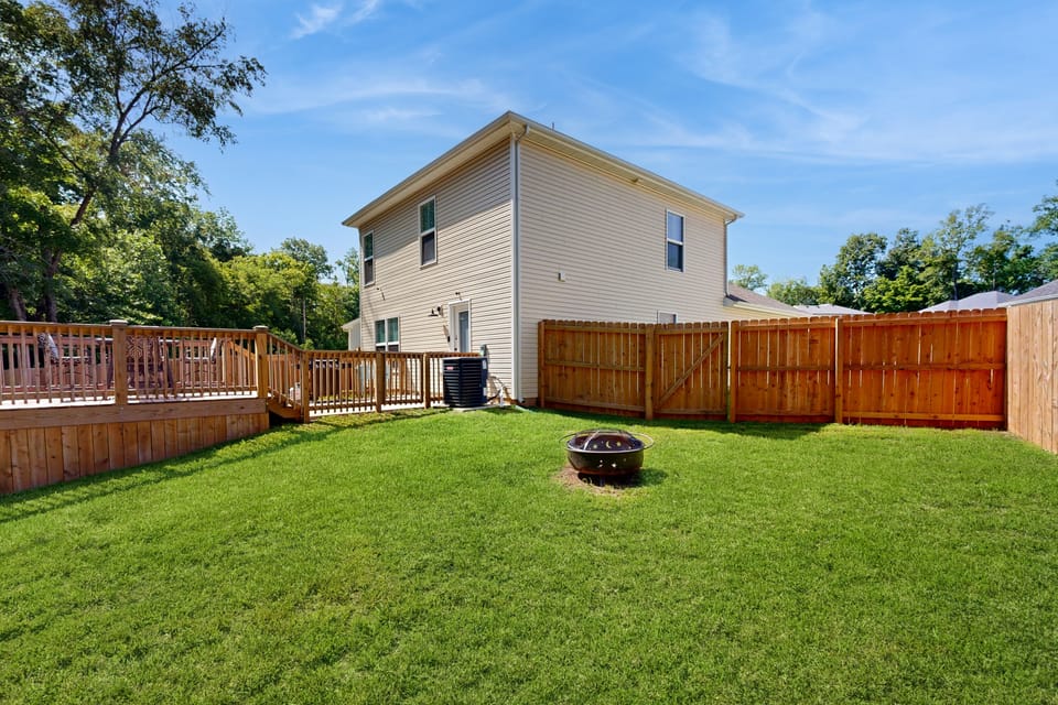 Gateway to Fort Campbell! Home w/ Furnished Deck House in Clarksville