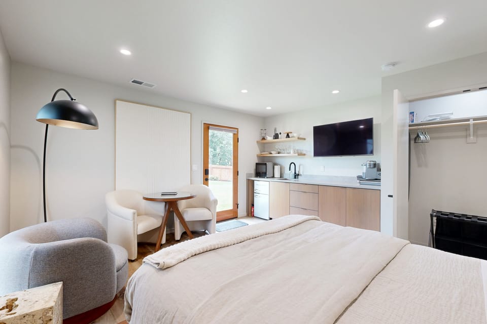 Walk to River: Myrtle Creek Studio Near I-5 Apartment in Oregon