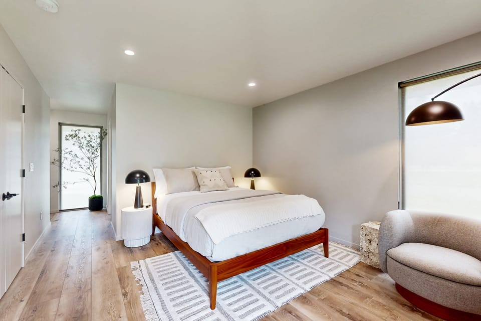 Walk to River: Myrtle Creek Studio Near I-5 Apartment in Oregon