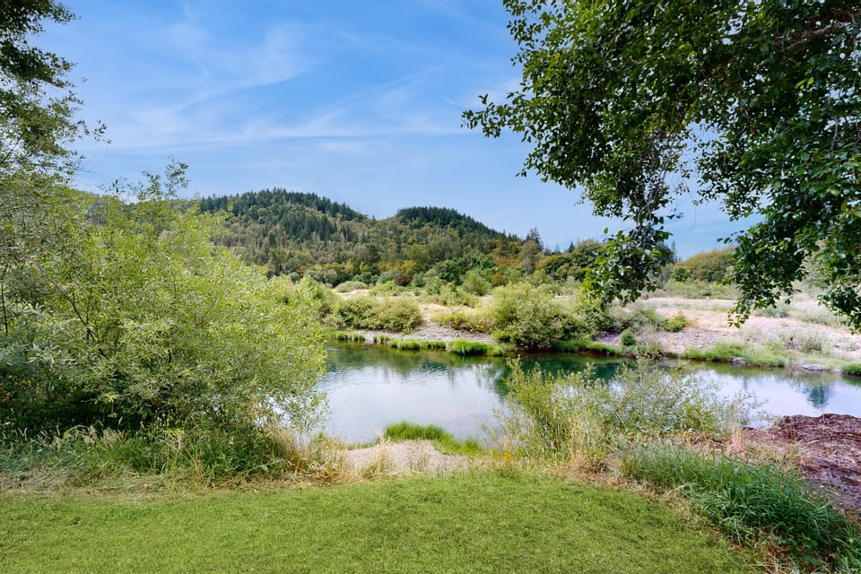 Walk to River: Myrtle Creek Studio Near I-5 Apartment in Oregon