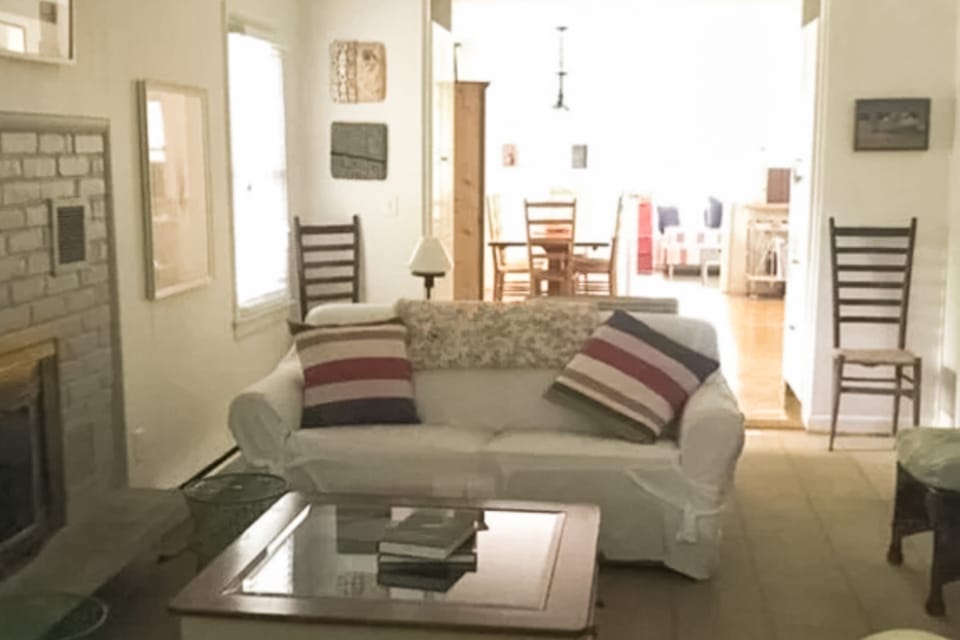 Steps to Beach & Lake Michigan! Family Retreat Cottage in Chikaming Township
