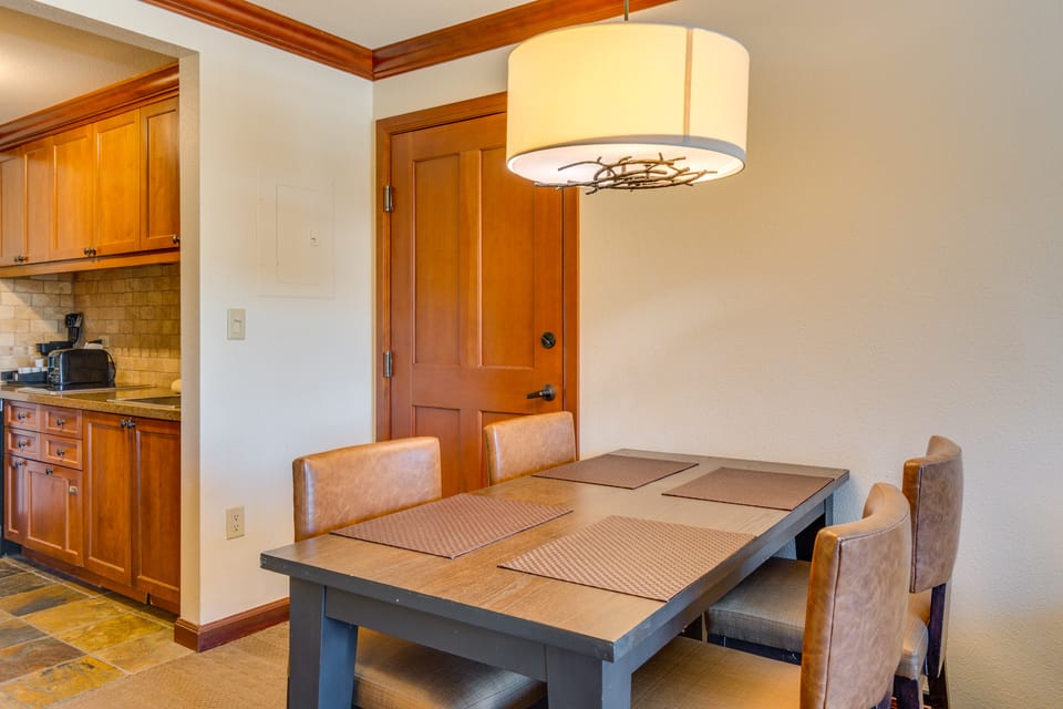 Everline Resort Suite: North Lake Tahoe Luxury! Apartment in Palisades Tahoe (Olympic Valley)