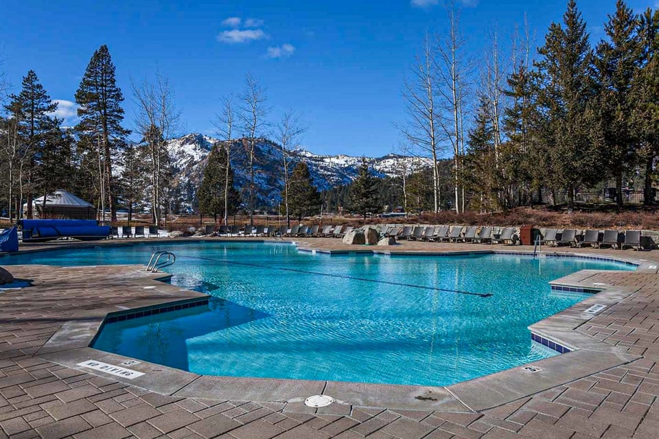 Walk to Ski Lift: Cozy Everline Resort Getaway Apartment in Palisades Tahoe (Olympic Valley)