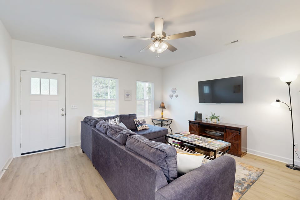 Private Dock! Lakefront Family Escape in Salisbury House in High Rock Lake