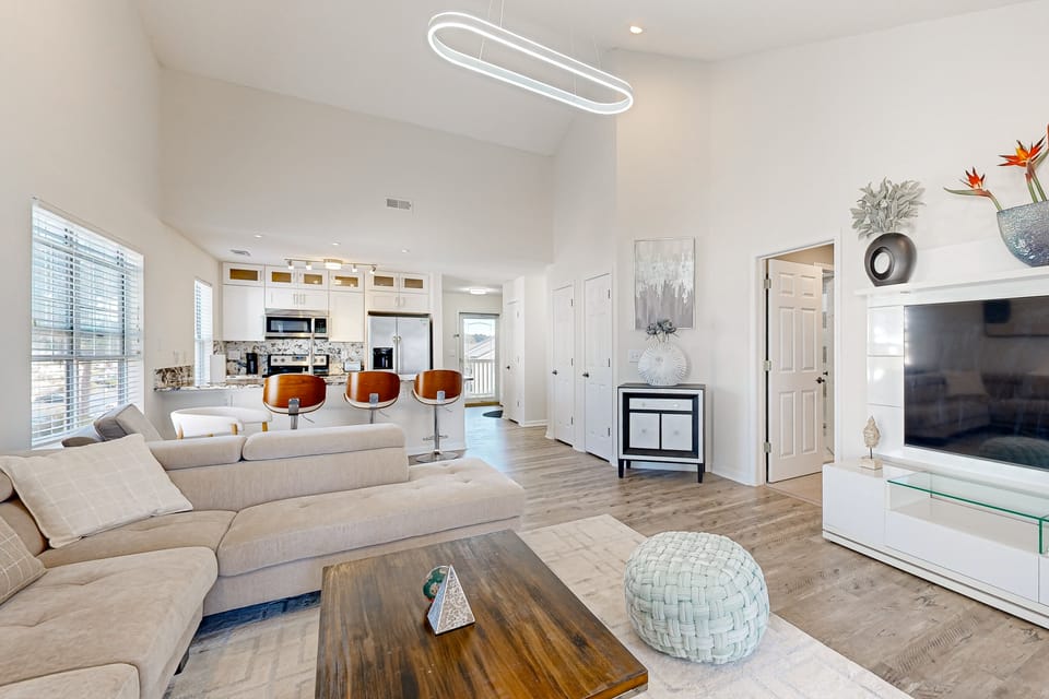 Golf Course Views & Pool: Myrtle Beach Retreat Apartment in Carolina Forest