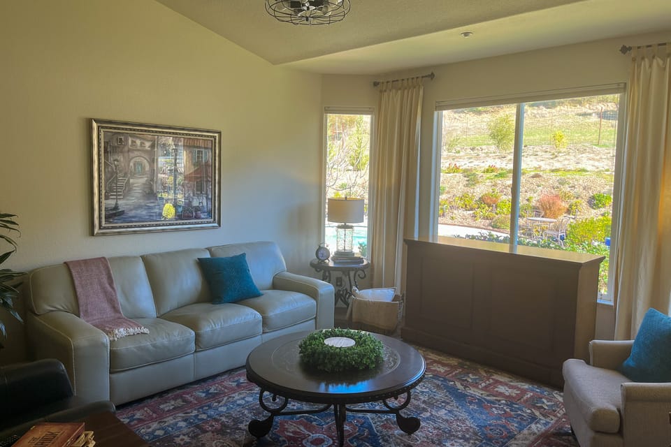 Mountain-View Backyard Oasis! King City Getaway House in Sierra Nevada