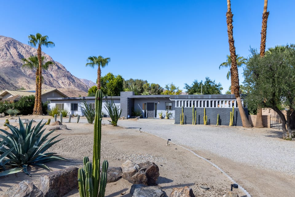 Pool & Mtn View! Designer Borrego Springs Hideaway House in Borrego Springs