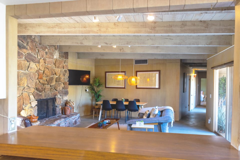 Pool & Mtn View! Designer Borrego Springs Hideaway House in Borrego Springs