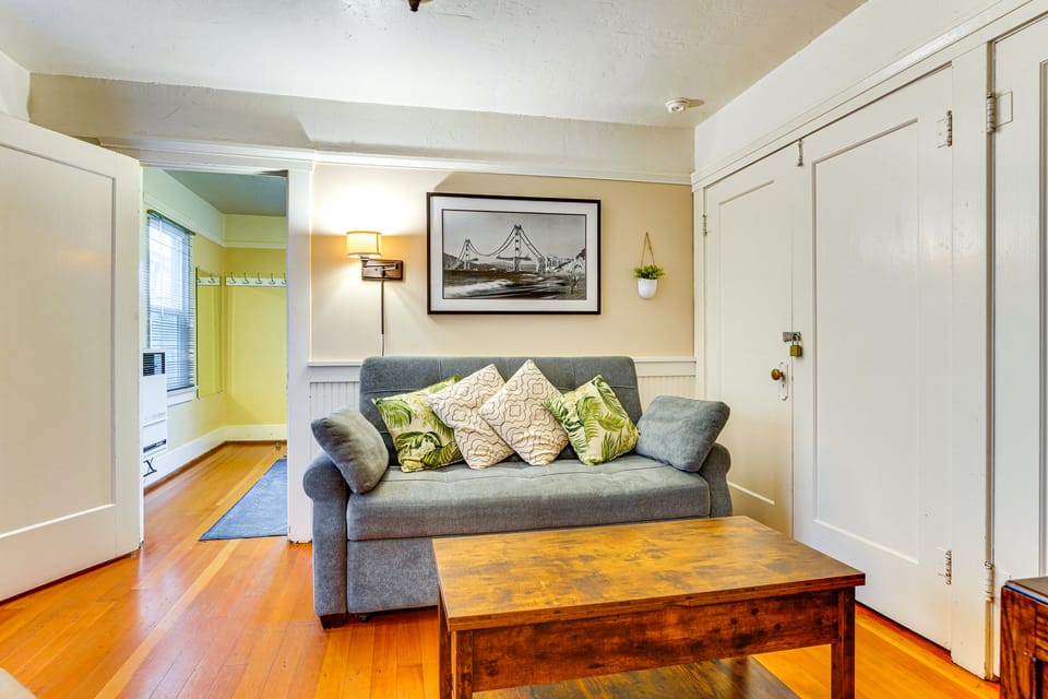 Steps to Sand: 'Beach Hill Bungalow' w/ Patio House in Santa Cruz