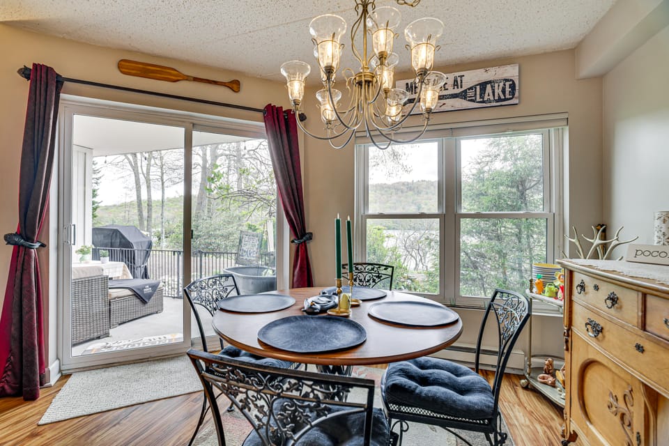 Pool & Hot Tub Access! Lakefront Poconos Retreat Apartment in Big Boulder Lake