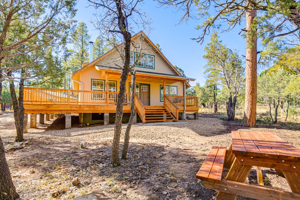 Peaceful Blue Ridge Cabin w/ Wraparound Deck! House in Arizona