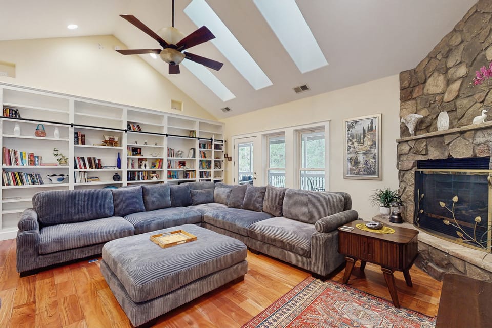 Games, Covered Deck: Family Home 28 Mi to Yosemite House in Groveland