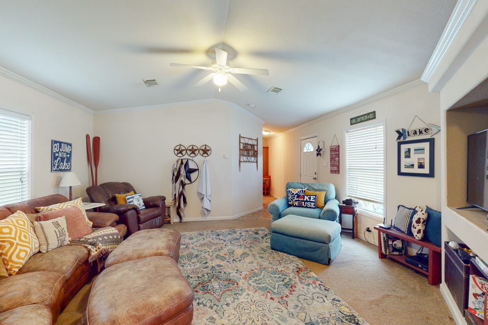 'Tin Star' Waterside Possum Kingdom Lake Retreat House in Possum Kingdom Lake