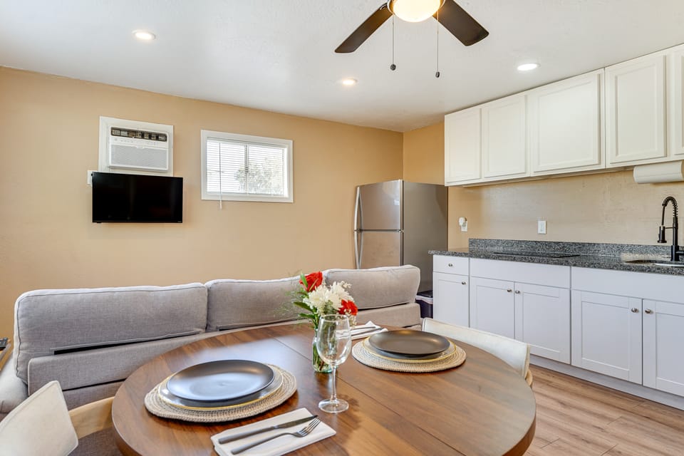 3 Mi to Lookout Mtn! Gem w/ Fire Pit + Fenced Yard Apartment in Phoenix