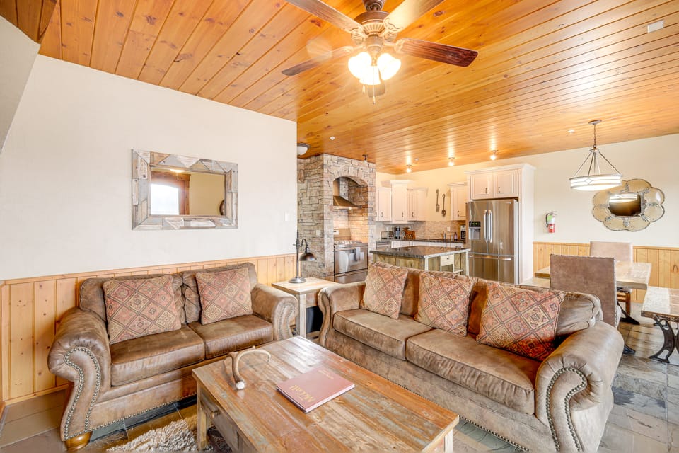 Walkable Condo in Dtwn McCall! Lake View + Balcony Apartment in McCall