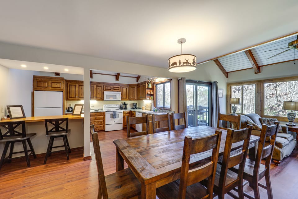 1/4 Mi to Golf & Skiing! Sugar Mountain Getaway House in Sugar Mountain