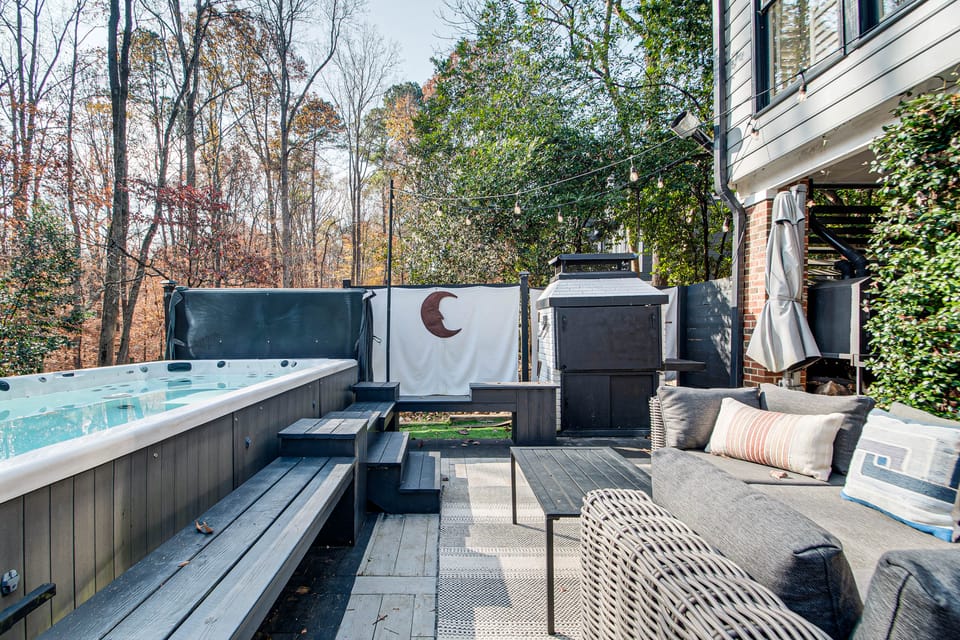4,100-Sq-Ft Gem w/ Pool Table & Yard in Raleigh House in Raleigh