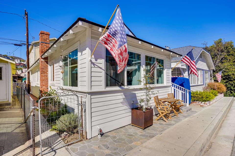 Remodeled, AC, Walk to the Beach - Guest Favorite! House in Avalon