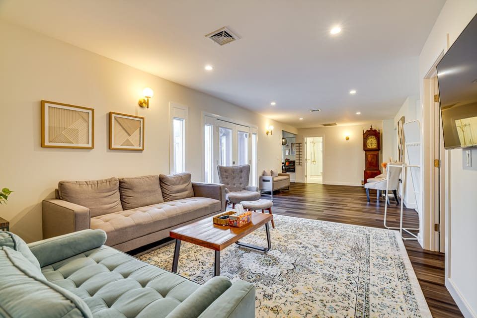 Pet-Friendly Group Getaway 12 Mi to Camelback Mtn! House in Pocono Mountains