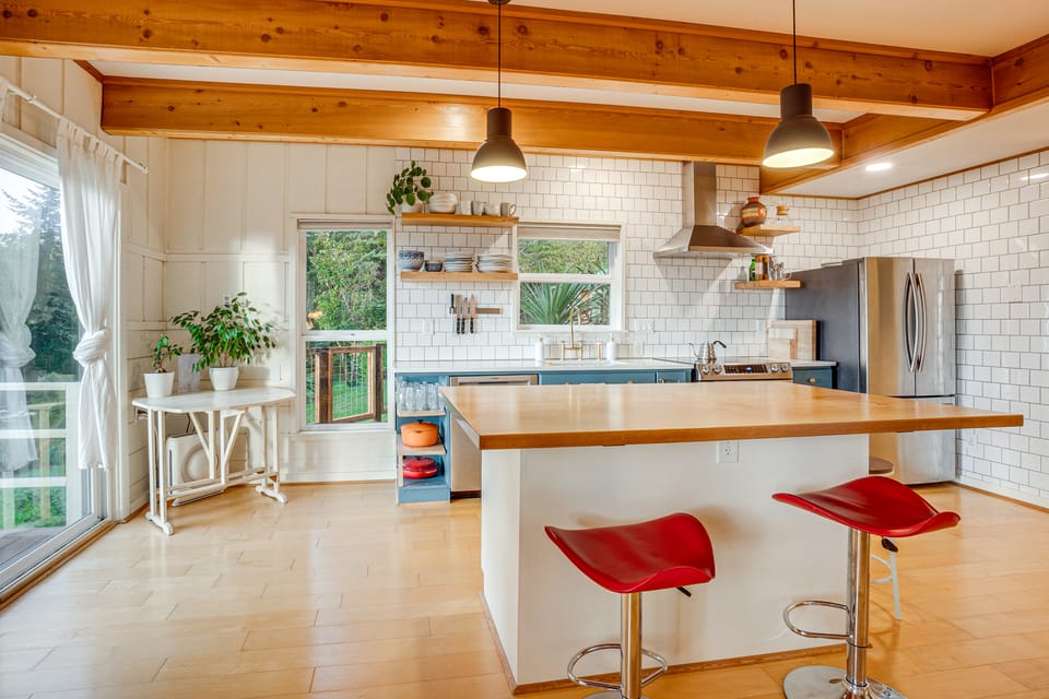 Pacific View Home: Hot Tub & Ocean/Valley Views! House in Oregon