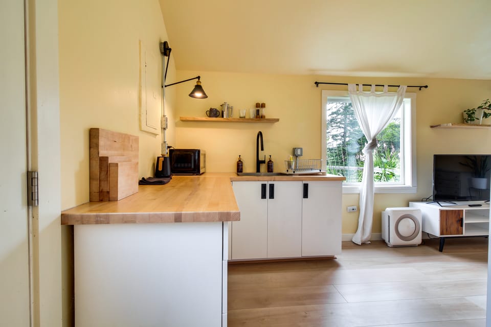 Pacific View Cottage - 100’ High w/ Ocean Views House in Oregon