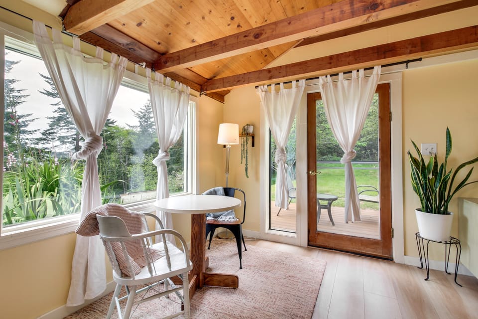 Pacific View Cottage - 100’ High w/ Ocean Views House in Oregon