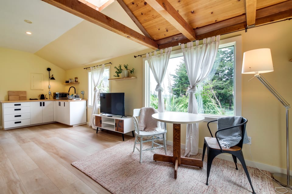 Pacific View Cottage - 100’ High w/ Ocean Views House in Oregon