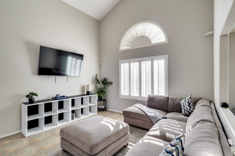 8 Mi to Fremont Street! Convenient & Relaxing Home House in Summerlin