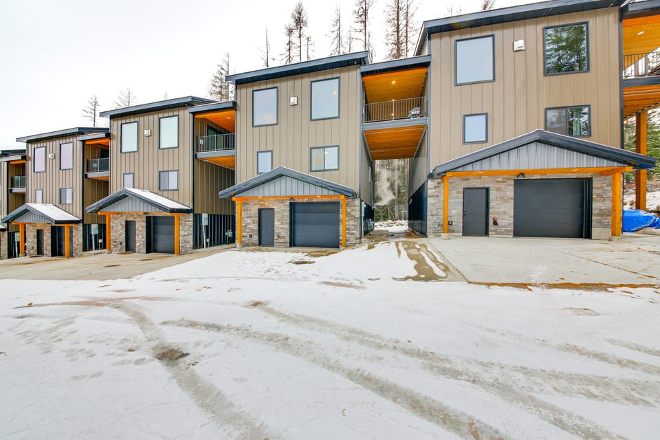 Luxury Ski Home w/ Hot Tub on Schweitzer Mountain Apartment in Idaho