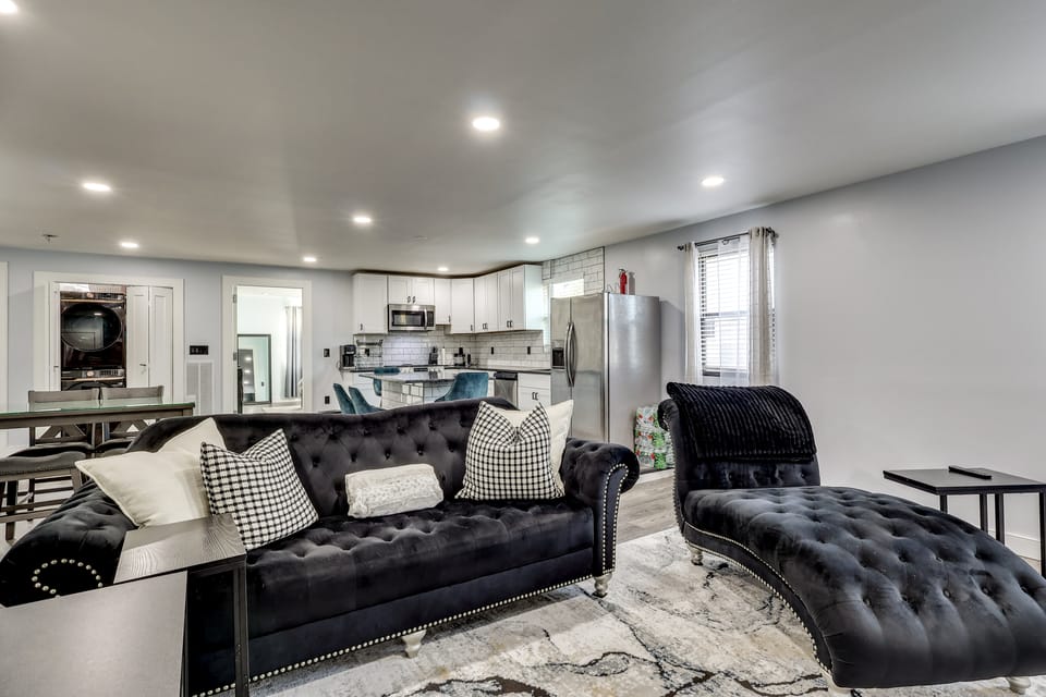 4 Mi to MetLife Stadium: Modern Retreat! House in Passaic