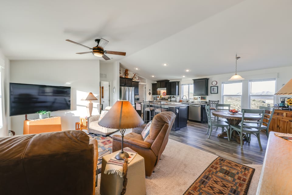 Mtn Views, 15 Mi to Dtwn Kingman: Family Home! House in Arizona