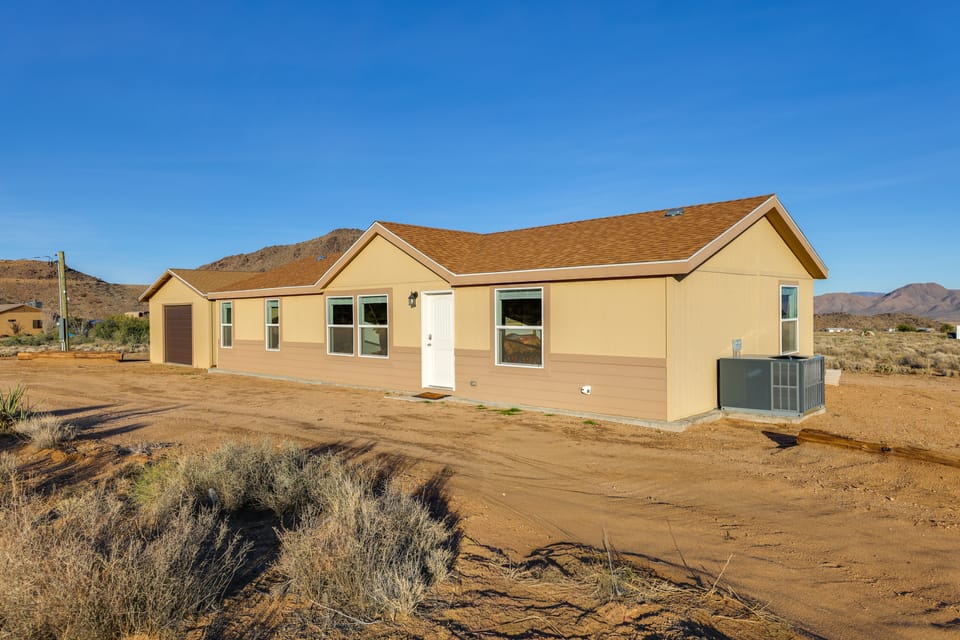 Mtn Views, 15 Mi to Dtwn Kingman: Family Home! House in Arizona