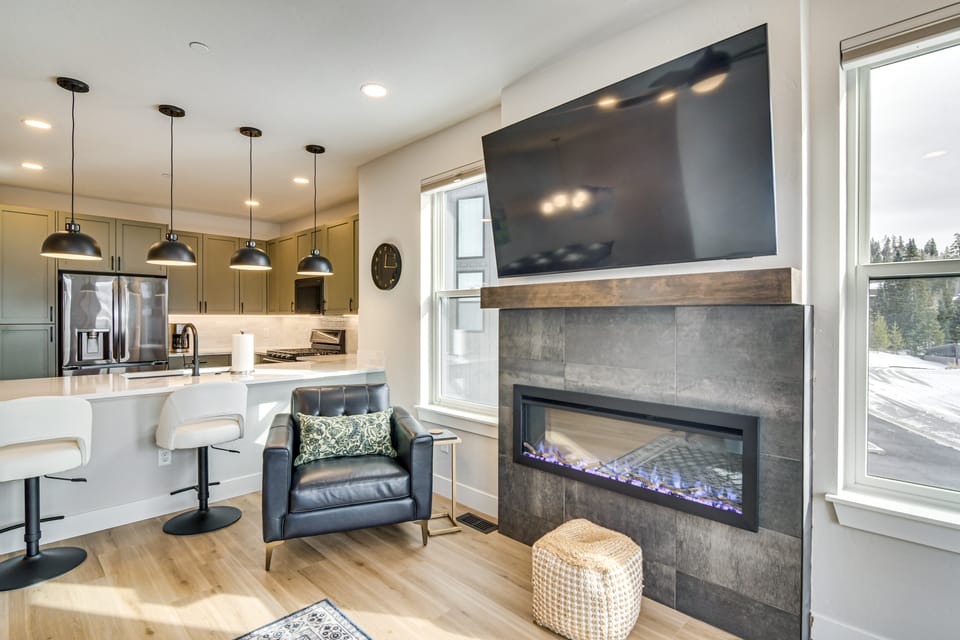 Saltwater Hot Tub! Unit Near Winter Park Slopes Apartment in Fraser