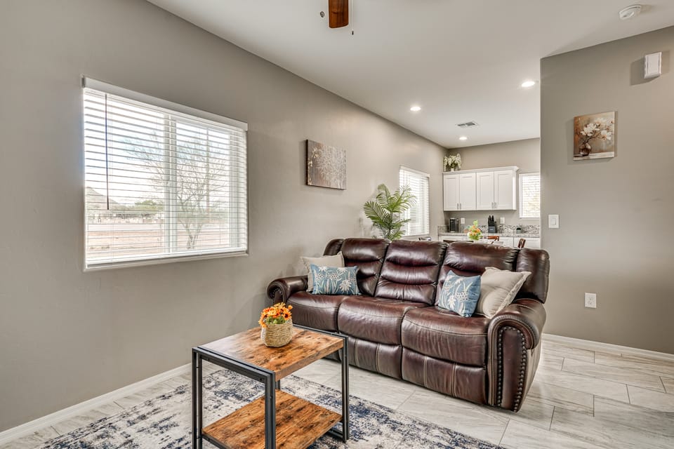 Near Casino & Dtwn! Tucson Townhome: Saguaro NP Apartment in Tucson