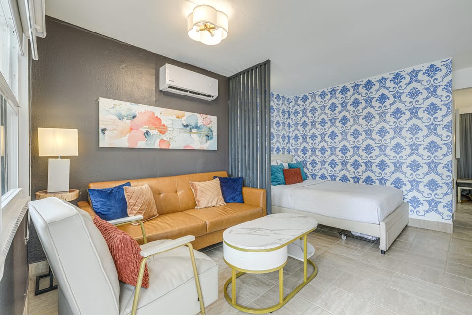 4 Mi to Palm Beach: Cozy Cottage w/ Patio Cottage in West Palm Beach