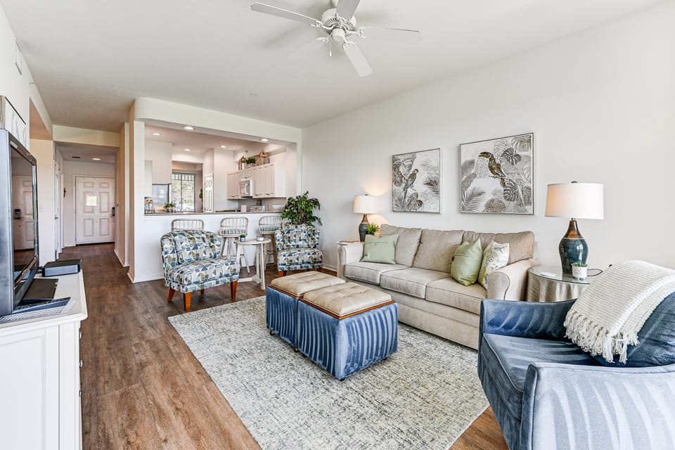 “Overlooking 10th Fairway – 2 Free Rounds of Golf” Apartment in Lely Resort