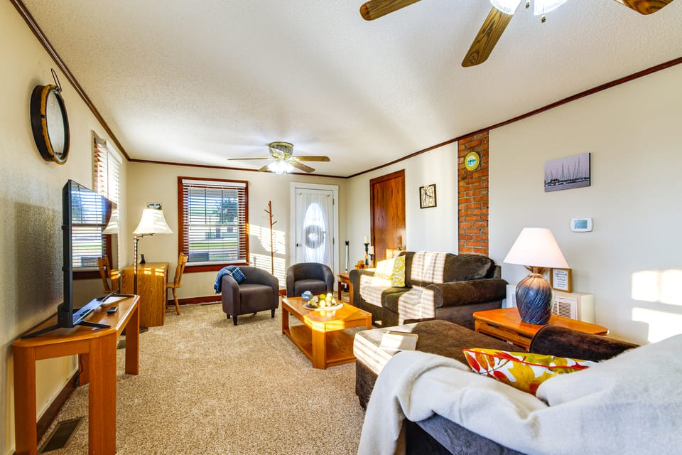 2 Mi to Stockton Lake: Family Home w/ Grill House in Ozark Mountains