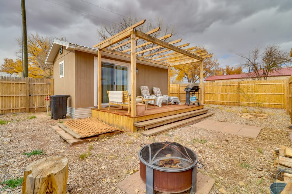 Yard, Deck, Grill! Desert Hideaway By Jemez Canyon Apartment in New Mexico