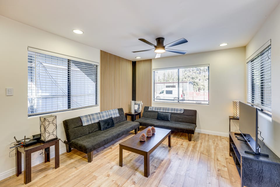 2 Mi to Big Bear Lake: Wooded Cabin w/ Deck! House in Big Bear