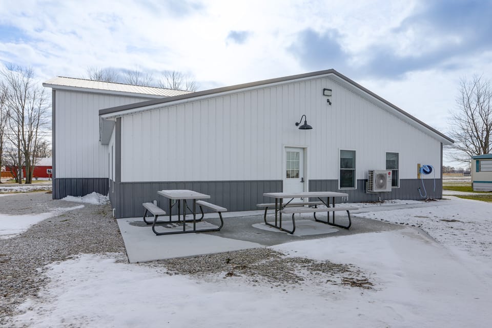Patio & Parking! Modern Bunkhouse Near Lake Erie House in Lake Erie