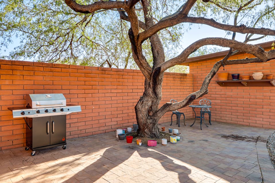 Pool & Patio! 'Bike Haüs' By Catalina Mtn Trails House in Tanque Verde