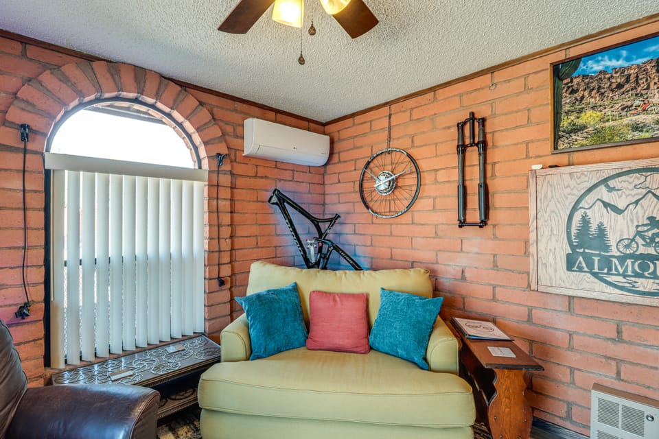 Pool & Patio! 'Bike Haüs' By Catalina Mtn Trails House in Tanque Verde