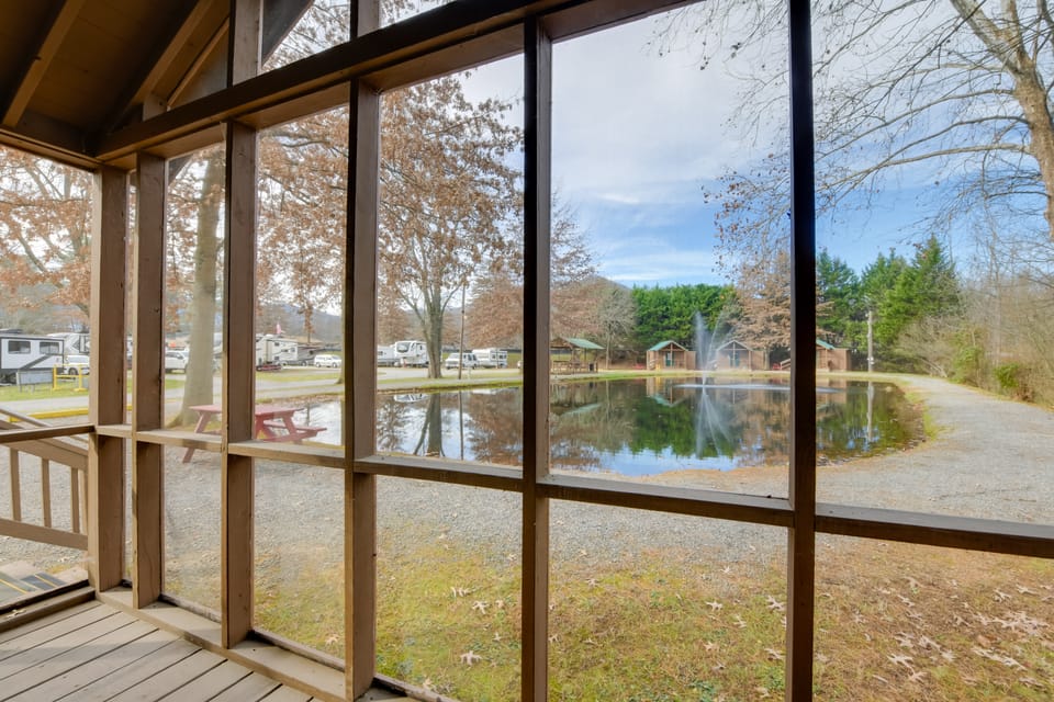 Escape to Blue Ridge Mtns! Studio w/ Resort Perks Apartment in North Carolina