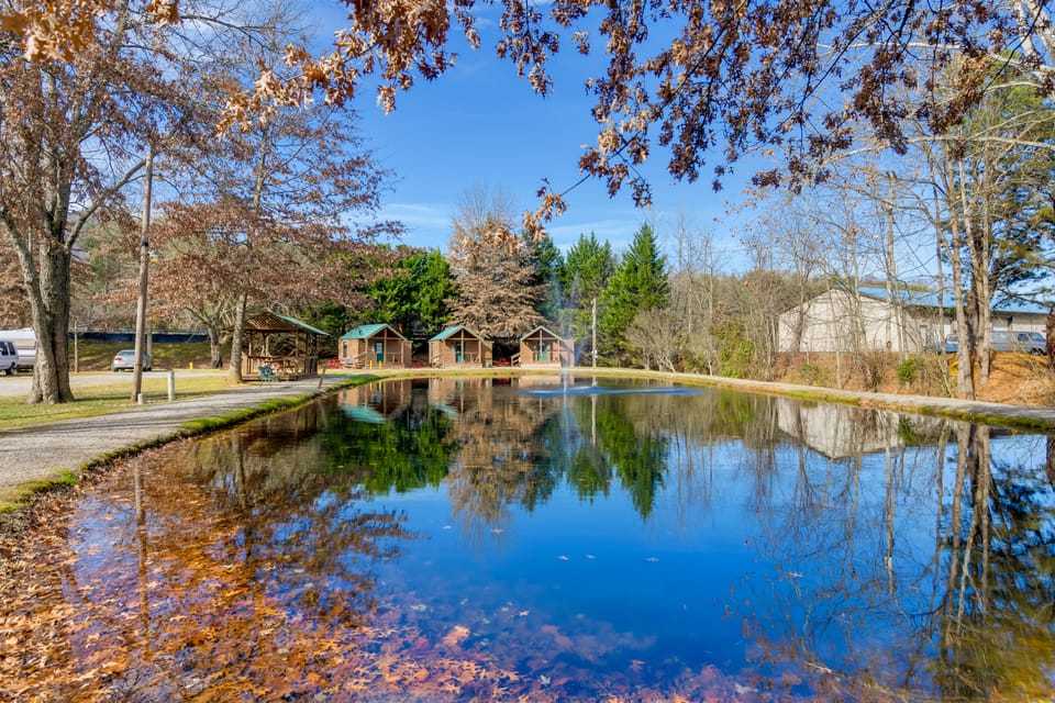 Blue Ridge Getaway! Studio w/ Resort Amenities Apartment in North Carolina