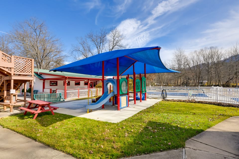 Mtn-View Adventure Hub! Waynesville Home w/ Perks House in North Carolina
