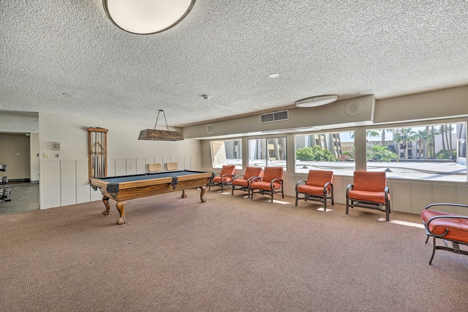 Community Perks! Walkable Old Town Condo w/ Patio Apartment in Scottsdale