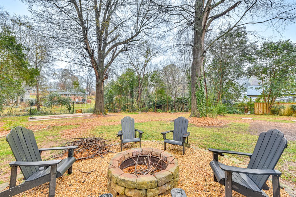 Dog-Friendly Yard, 5 Mi to Uptown: Charlotte Home House in Charlotte