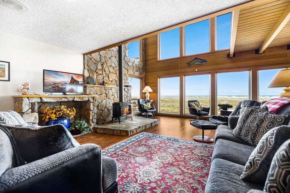 Fantastic Beach View! Oregon Escape w/ Game Room House in Seaside